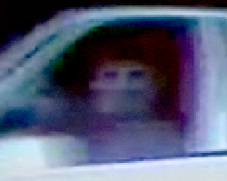 Secondo fotogramma del volto del guidatore della ghost car, ricorda una maschera da hockey