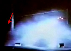 Fotogramma del video ghost car in cui si intravede l'apertura nella recinzione